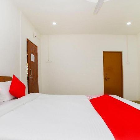 Oyo 40893 Hotel Lotus Guwahati Eksteriør bilde