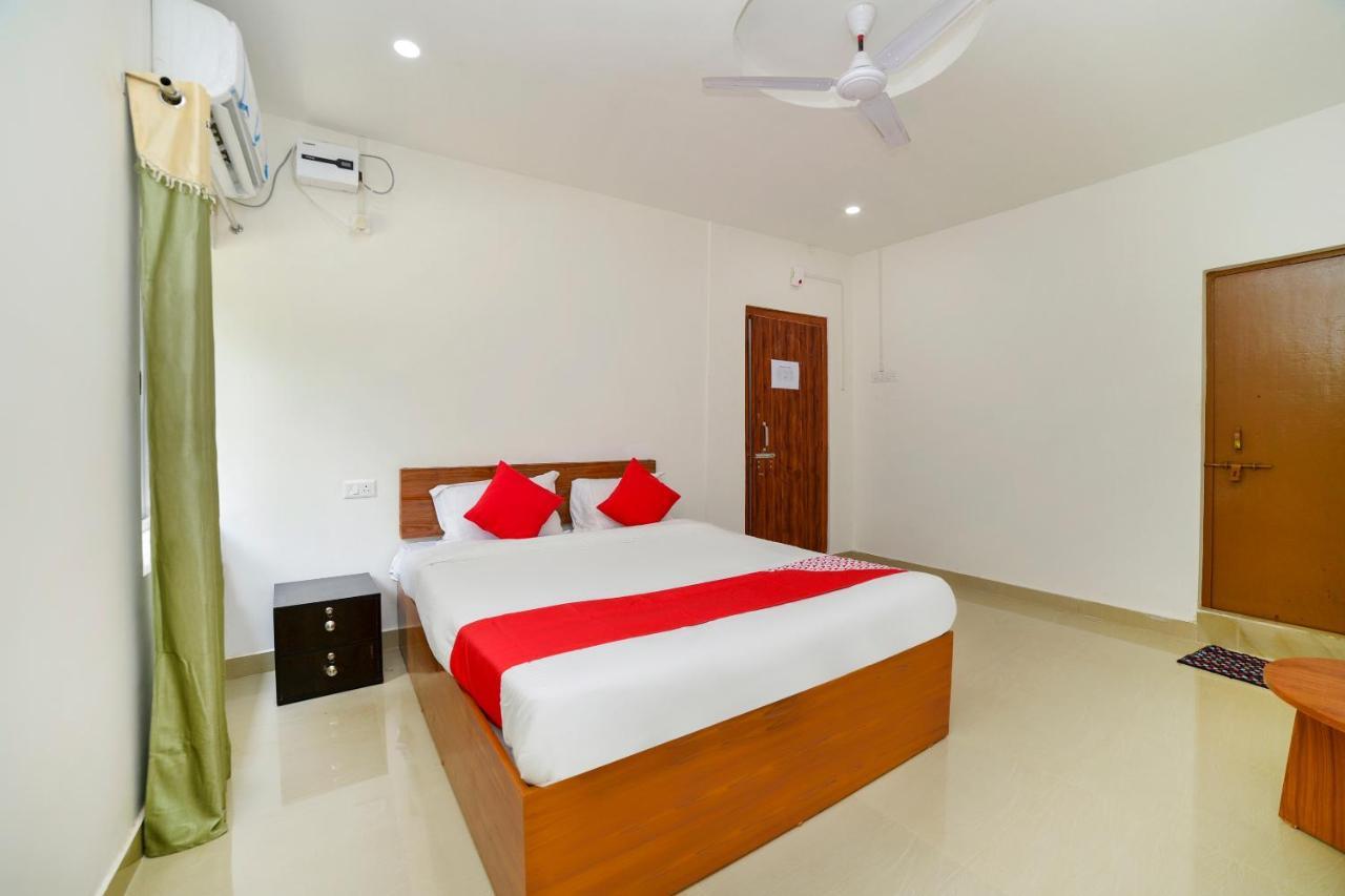 Oyo 40893 Hotel Lotus Guwahati Eksteriør bilde