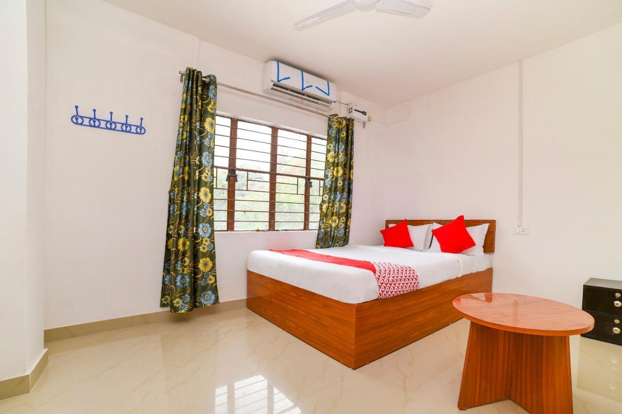 Oyo 40893 Hotel Lotus Guwahati Eksteriør bilde